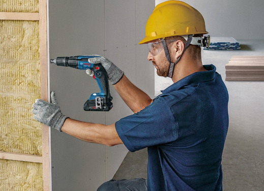 2_gtb_18v-45_professional_anwendung_wand.jpg
