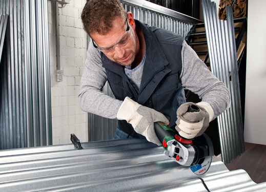 4_advancedgrind18v-80_anwendung_trennen_metall.jpg
