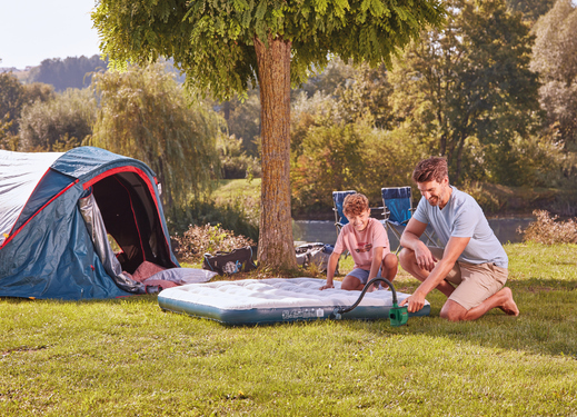 4_easyinflate_18v-500_anwendung_camping-2.jpg