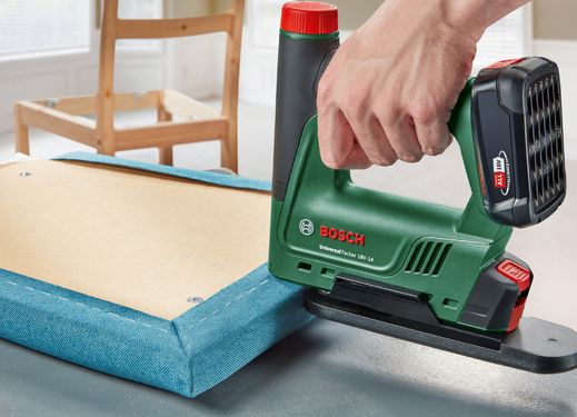 4_universaltacker18v-14_anwendung_zubehoer.jpg