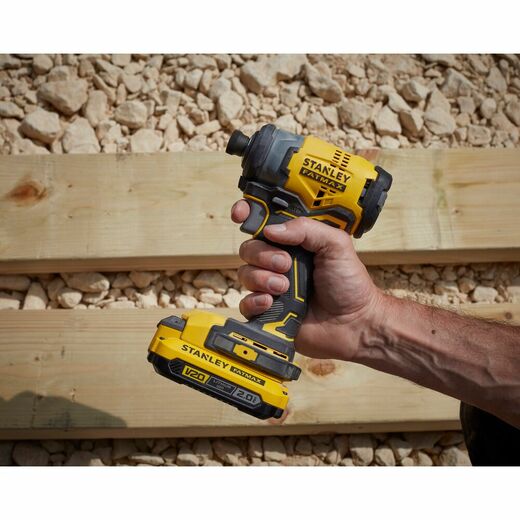 Stanley SFMCF820 nepostradatelný montážník